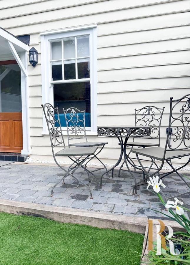 Fisherman's Cottage: Beachside Retreat in Harwich Exterior photo